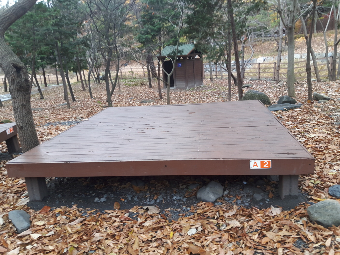 A-2 데크와 뒤편 공용시설 건물
