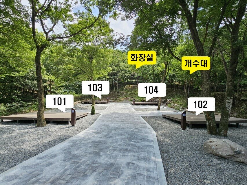 101–104 데크와 화장실·개수대 방향을 표시한 공식 사진